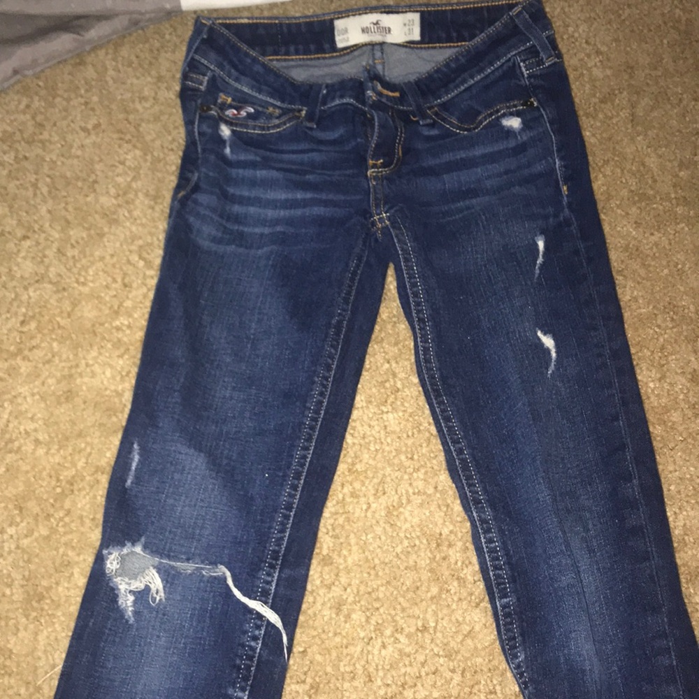 holliser 00R ripped jeans